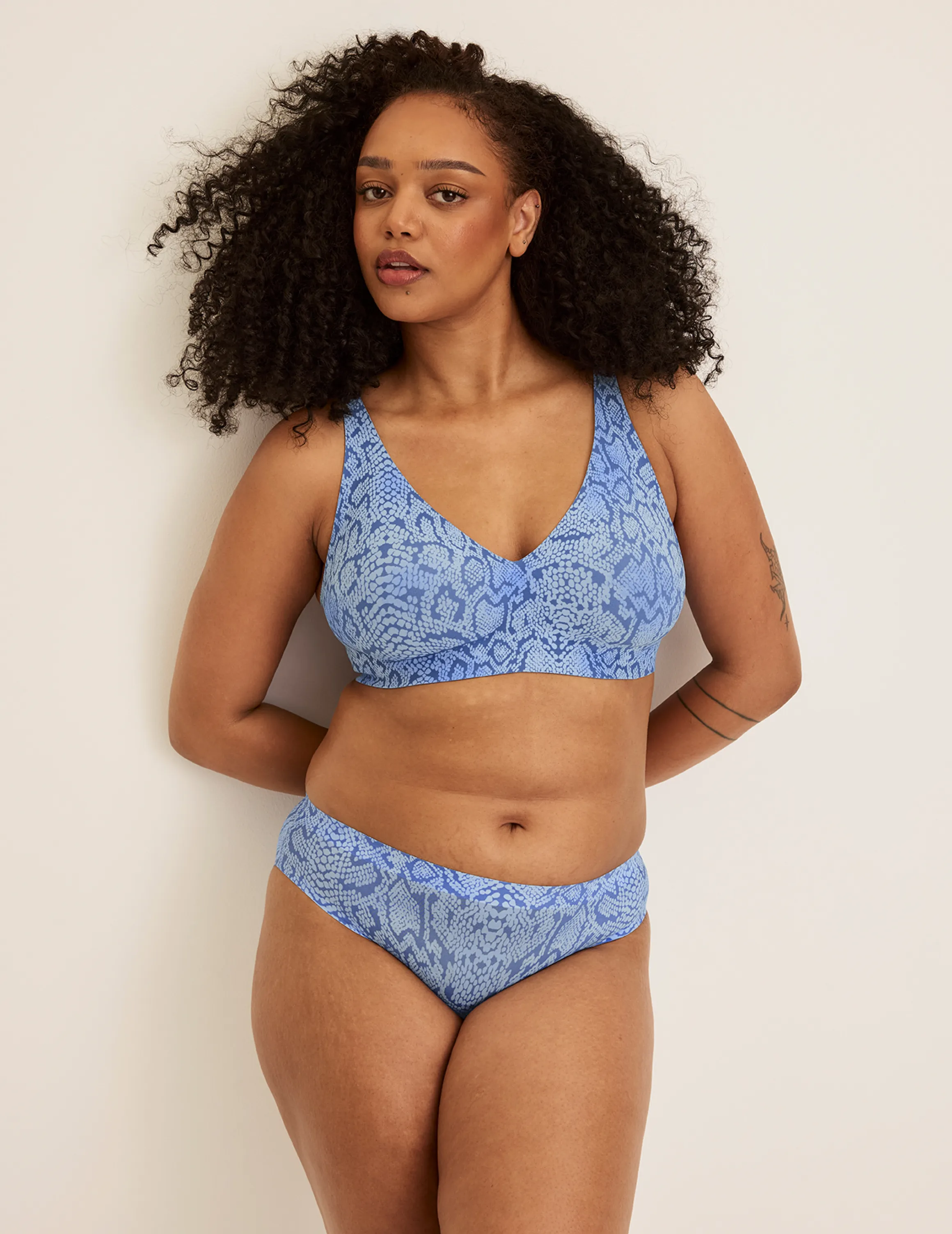 Revolution V-Neck Bra - Image 43