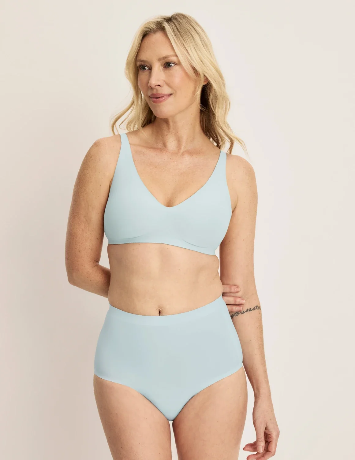 Revolution V-Neck Bra - Last Call - Image 112
